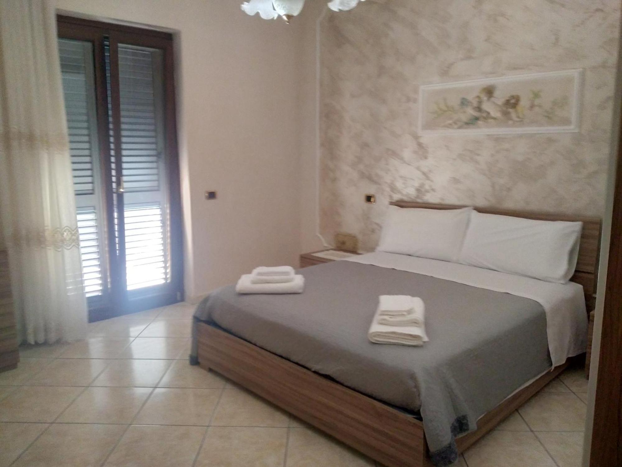Turisti A Casa Mia Bed & Breakfast Santa Maria La Carita Bagian luar foto