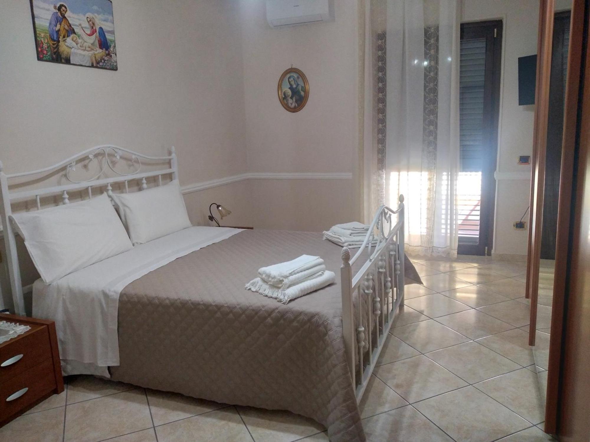 Turisti A Casa Mia Bed & Breakfast Santa Maria La Carita Bagian luar foto